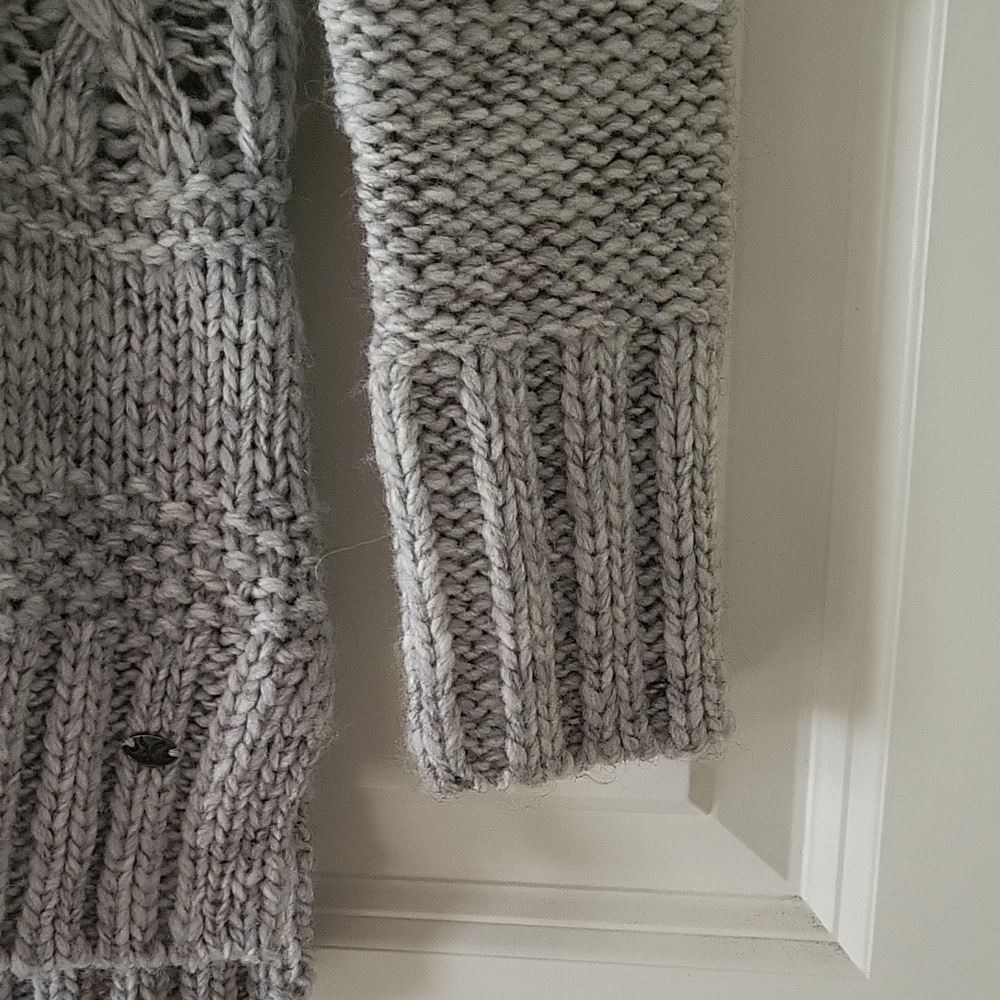 American Eagle Outfitters Light Gray Knit Sweater – Women’s Medium - Picture 9 of 11